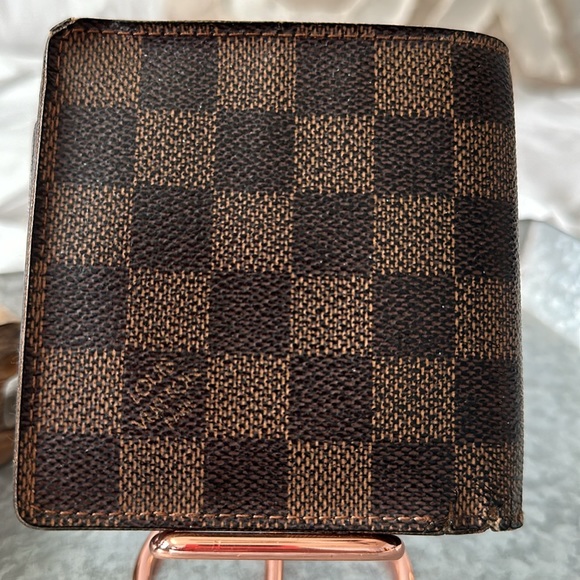 LV Damier Wallet - Picture 3 of 15
